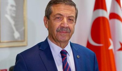 Ertuğruloğlu: Er ya da geç dünya adadaki fiili durumu hukuken de kabul etmek durumunda kalacaktır