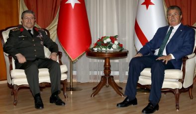 Başbakan Üstel, Türkiye Genelkurmay Başkanı Bayraktaroğlu’nu kabul etti