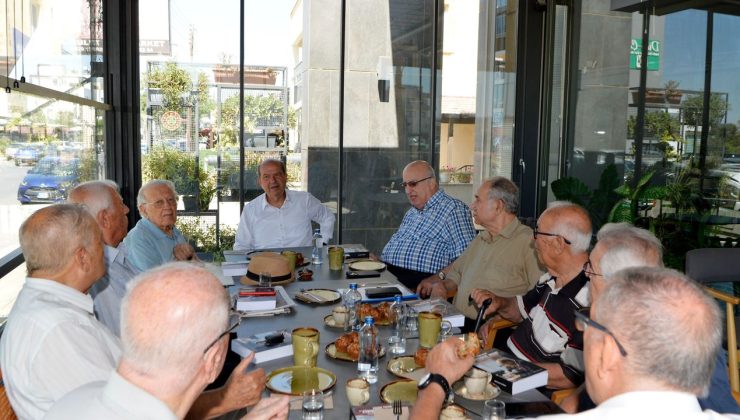 Cumhurbaşkanı Tatar, emekli bürokratlarla bir araya geldi