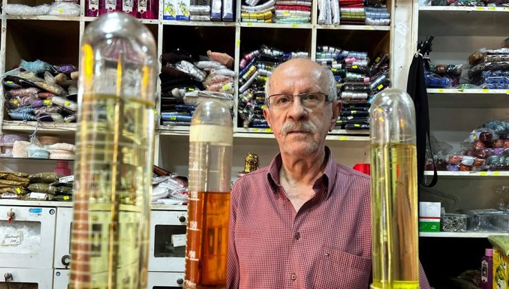 50 yıllık kolonyacı, 15 metrekarelik dükkanında mesleğini yaşatıyor
