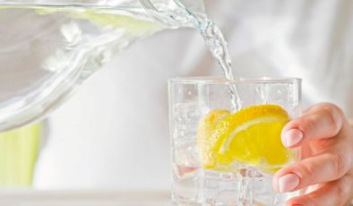 Doktor 8 bilinmeyen etkiyi açıkladı: Limonlu su tüketince vücudunuza neler olur?