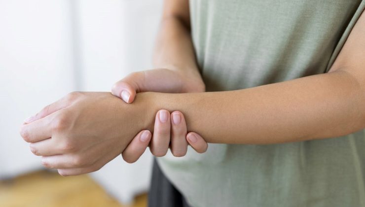Vücut neden uyuşur: Kalp sağlığının kötü olduğuna işaret eder mi?