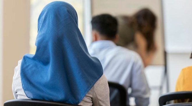 İki lisede yine başörtüsü krizi