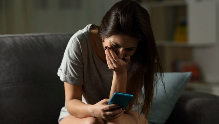 Dijital çağda ayrılıklar daha acı verici: Sosyal medya kalp kırıyor