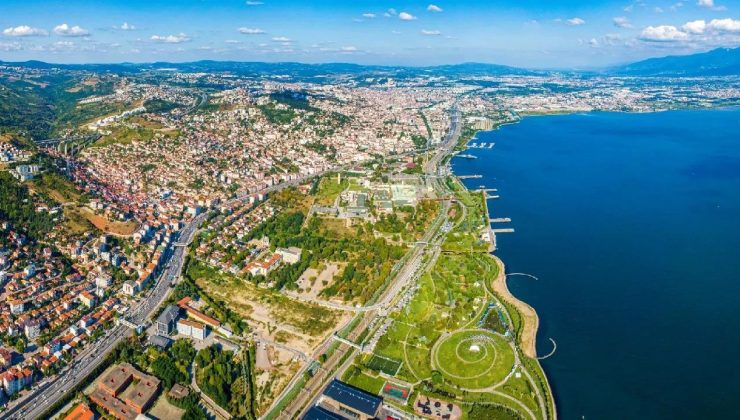 Bir Şehir Küllerinden Nasıl Doğar? Gölcük’ün İnanılmaz Dönüşüm Hikayesi