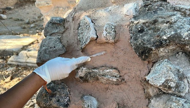 Alexandria Troas Antik Kenti’ndeki podyumlu salon yeniden ayağa kaldırılıyor