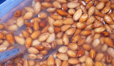 Bademi böyle tüketmek faydasını katlıyor:  İşte etkisini artıran yöntem