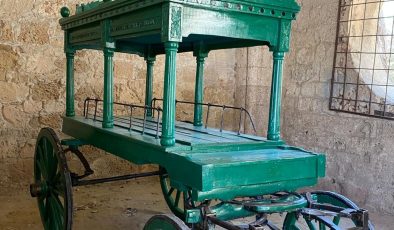 Tarihi “Cenaze Arabası” ait olduğu yerde sergilenmeye devam ediyor