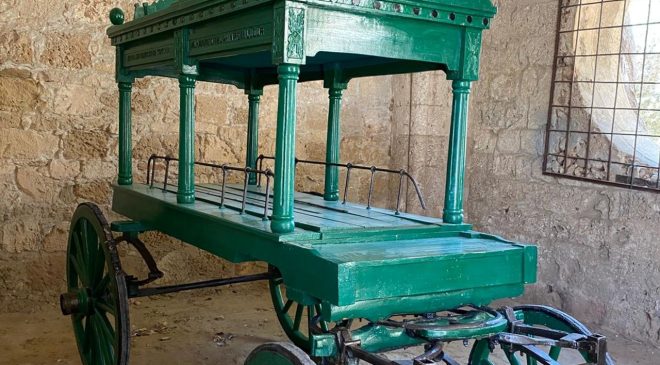 Tarihi “Cenaze Arabası” ait olduğu yerde sergilenmeye devam ediyor