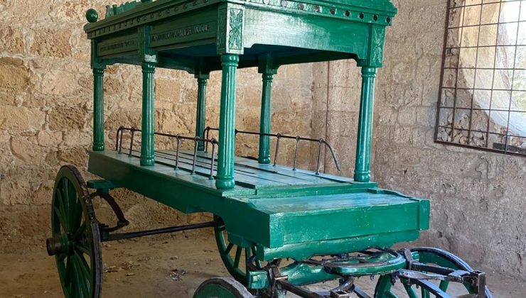 Tarihi “Cenaze Arabası” ait olduğu yerde sergilenmeye devam ediyor