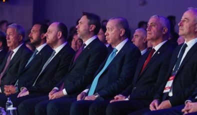 Ekonomi ve Enerji Bakanı Olgun Amcaoğlu, EVF 2025’e katıldı