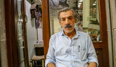 4 metrekarelik dükkanda yarım asırdır antika saatleri tamir ediyor