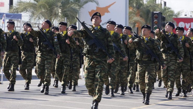 Rum komandolardan, “Karpaz’a gireceğiz” sloganları