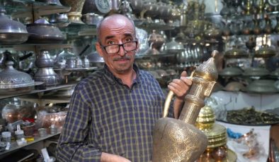 İlmek ilmek işlenen bakır ibrikleri 100 bin TL’ye satıyor: ”Herkesin alabileceği bir ürün değil”