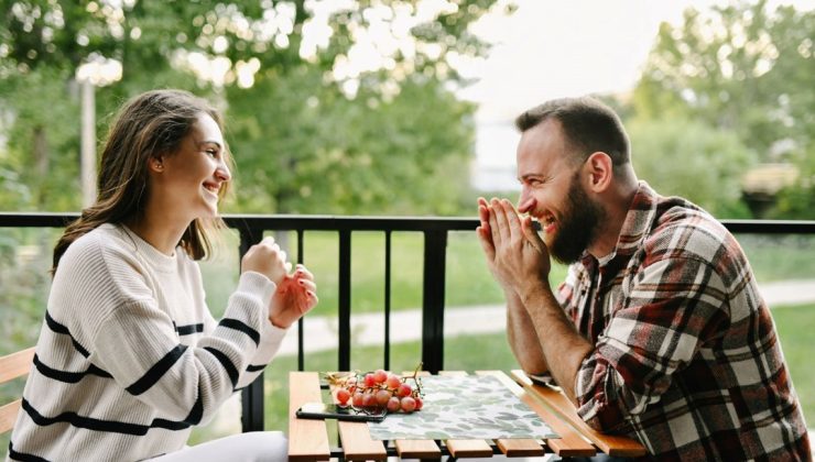 Modern ilişki dünyasına yeni bir terim: Mikro flört nedir?