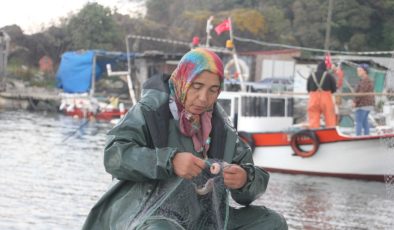 Karadeniz’in kadın balıkçıları ekmek mücadelesinde: Gece saatlerinde ava çıkıyorlar