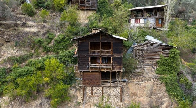 Artvin’de tarih kokan köy: Asırlık evler fotoğraf tutkunlarının gözdesi oldu