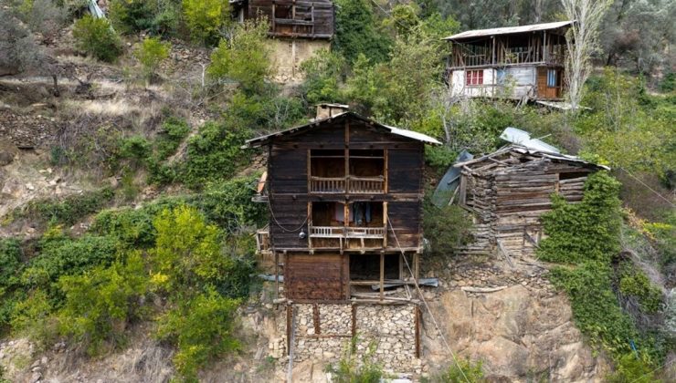 Artvin’de tarih kokan köy: Asırlık evler fotoğraf tutkunlarının gözdesi oldu