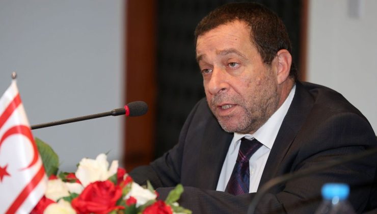 Denktaş: “Kıbrıs adası üzerinde oynanan bir oyun var”