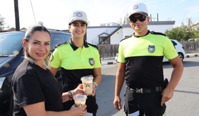 İskele Belediyesi okullarda görev yapan polislere kahve ikramı başlattı