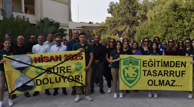 NKL Okul Aile Birliği, okul binası önünde basın açıklaması yaptı