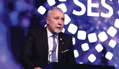 Serhat Akpınar, Antalya’da “Sürdürülebilir Eğitim Sempozyumu”na katılarak konuşma yaptı