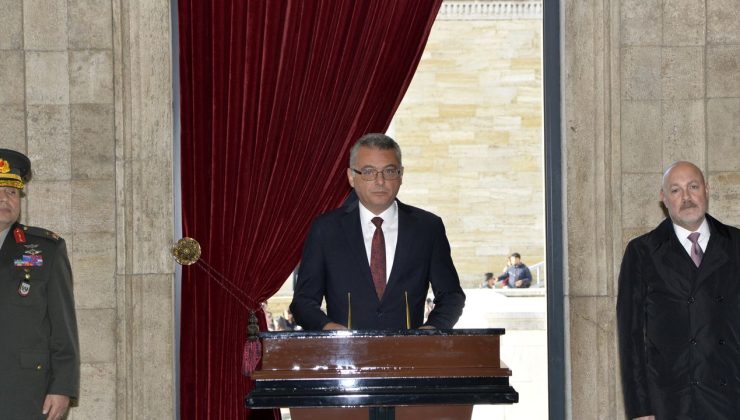 Cumhurbaşkanı Erhürman Anıtkabir’i ziyaret etti