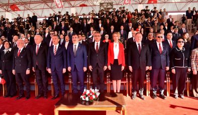 Dr. Fazıl Küçük Bulvarı’nda resmi geçit töreni düzenlendi