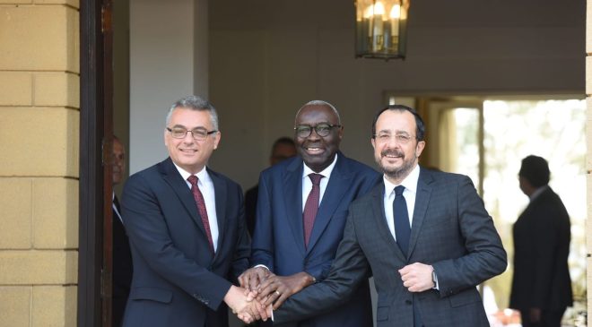 Erhürman – Hristodulidis görüşmesi başladı