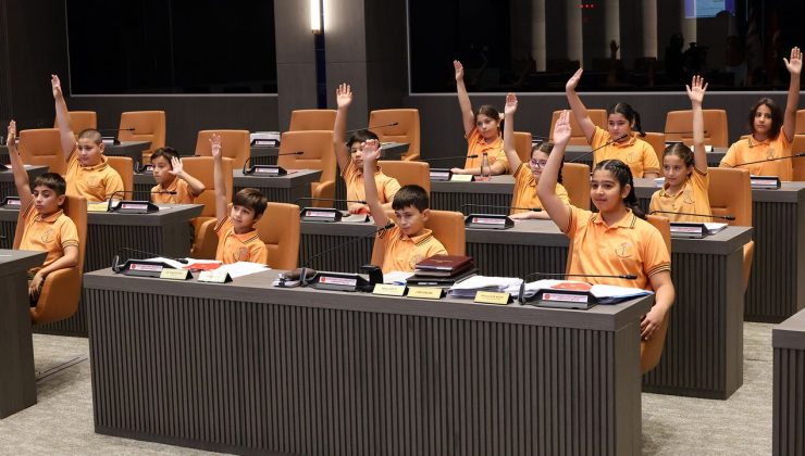 Güzelyurt Kurtuluş İlkokulu öğrencileri Meclis’te çocuk haklarına dikkat çekti