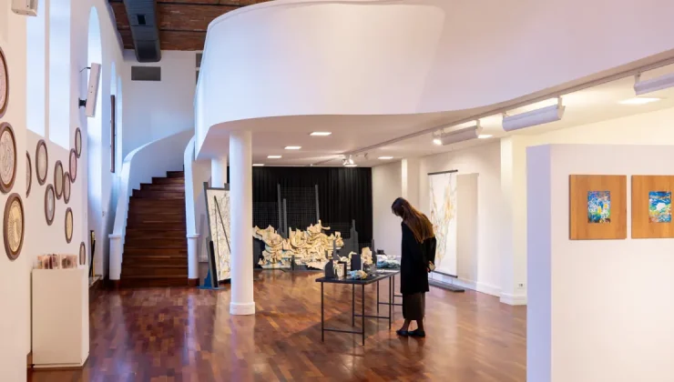 Genç sanatçıların eserleri SaDe 2024–2025 sergisinde