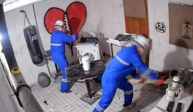 Her şey dahil stres evi. Bin lira verip istediğinizi kırabilirsiniz