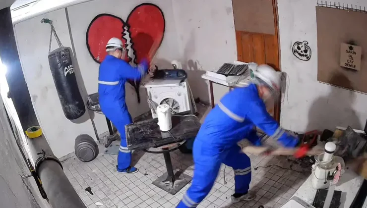 Her şey dahil stres evi. Bin lira verip istediğinizi kırabilirsiniz