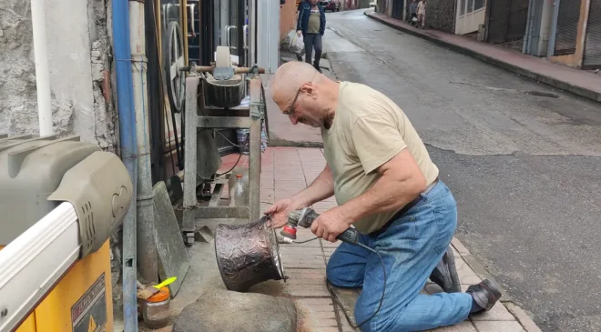Kaybolmaya yüz tutmuş mesleğini 30 yıldır sürdürüyor: ”Gençler bu işi yapmaz”