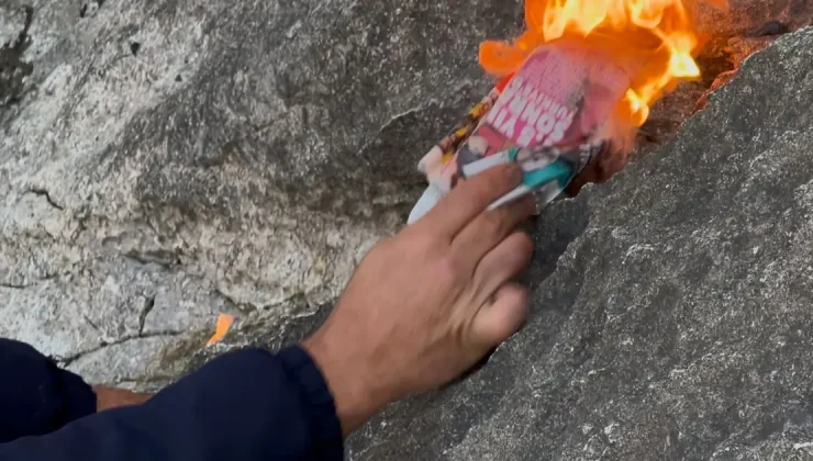 Suları çekilen gölde ilginç olay: Kayalıklar bir anda alev aldı