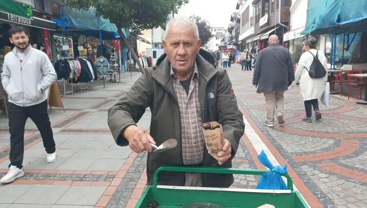 Yarım asırdır sokaklarda: 3 çocuğunu bu meslek sayesinde okuttu