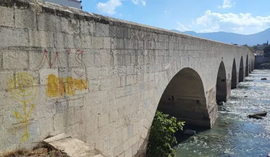 Tarihi yapıya büyük saygısızlık: Ölümsüzlük Köprüsü olarak da biliniyor