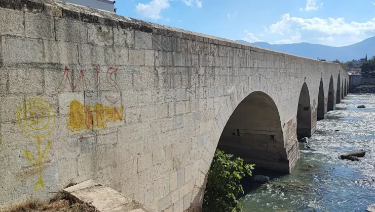 Tarihi yapıya büyük saygısızlık: Ölümsüzlük Köprüsü olarak da biliniyor