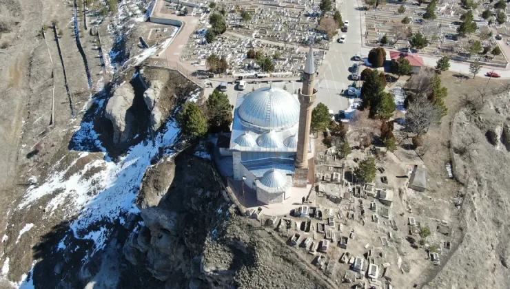 Uçurumun kıyısındaki türbeye yüzlerce ziyaretçi geliyor: Sivaslıların eskimeyen geleneği