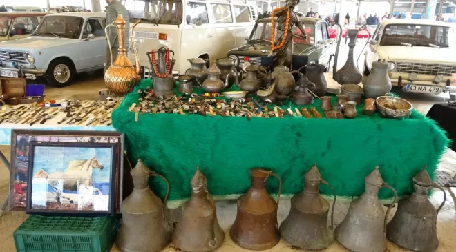 Klasik araba tutkunları oraya koştu: Gençler de ilgi gösteriyor