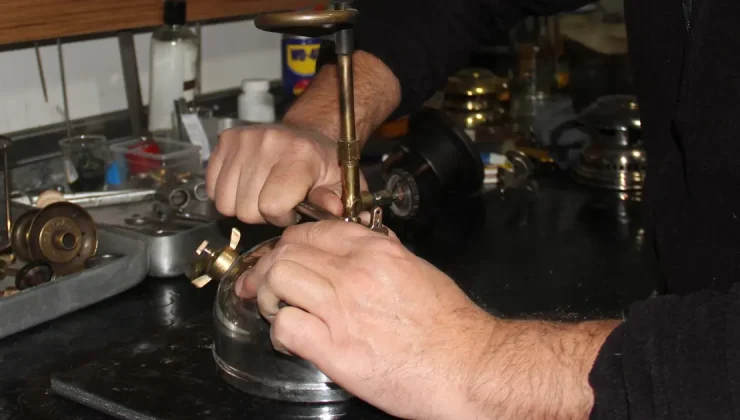 Çocukluk yıllarında başlayan hevesini zamanla ustalığa dönüştürdü