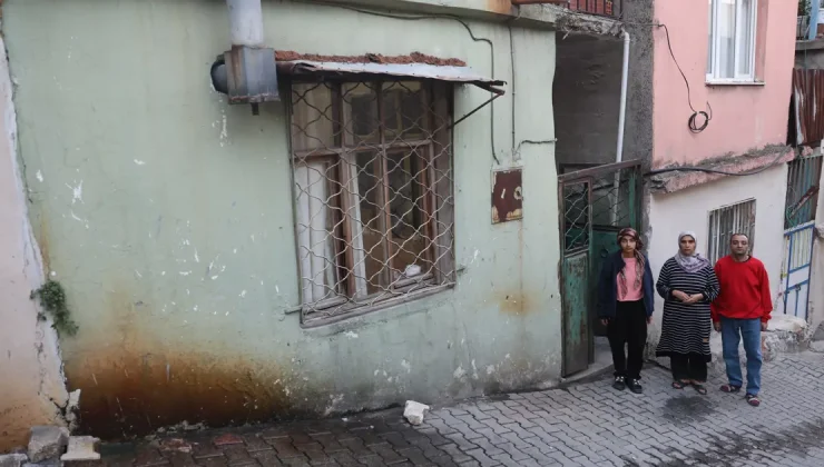 Banyosuz tek odalı evde 4 kişilik yaşam: Umut dolu hayali mavi boyalı bir oda