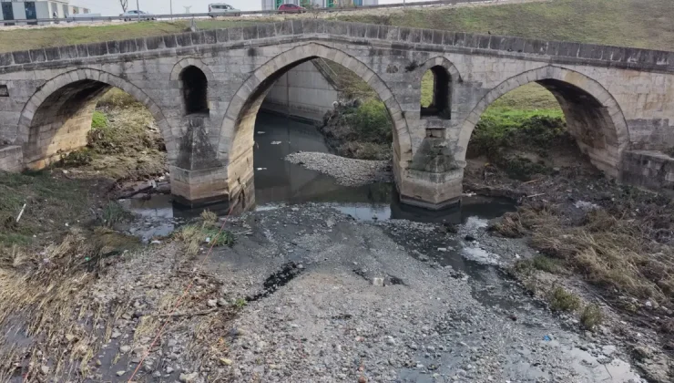 470 yıllık köprünün son hali içler acısı: Etrafı çöplük haline geldi, bataklığa terk edildi