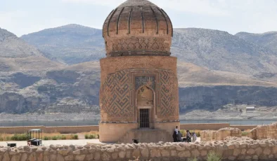552 yıllık türbe turistlerin ilgi odağı oldu: Anadolu’da tek örnek