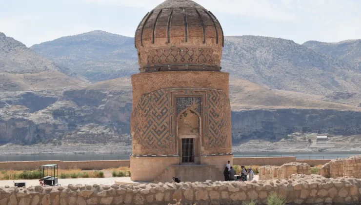552 yıllık türbe turistlerin ilgi odağı oldu: Anadolu’da tek örnek
