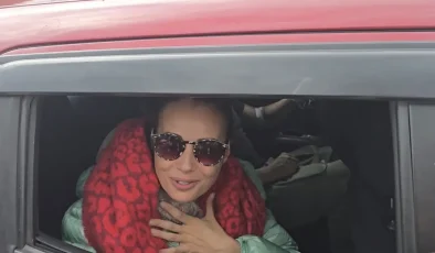 Oyuncu Özgü Namal trafik kazası geçirdi