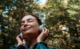 Araştırma: Müzik dinlemek demans riskini azaltabilir