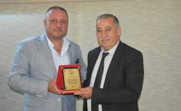 ADASEN’den 25 yılını dolduran kamu çalışanlarına plaket