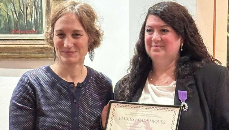 Fransızca öğretmeni Filiz Soyer şövalye unvanına layık görüldü