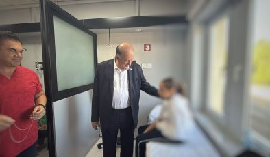 Dinçyürek’ten yaralı öğrencilere ziyaret